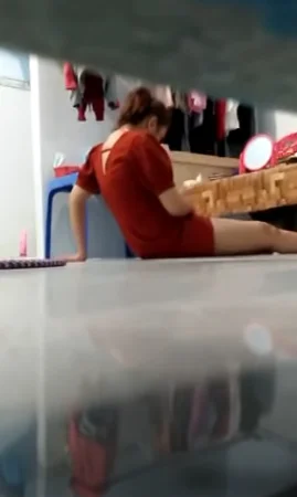 Quay Lén Em Công Nhân Thủ Dâm